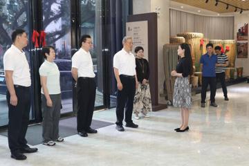 自治区人大常委会副主任、党组书记王维平一行到我校调研